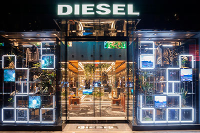 Nueva flagship de Diesel en Nueva York con pantallas de plasma Nueva flagship de Diesel en Nueva York con pantallas de plasma