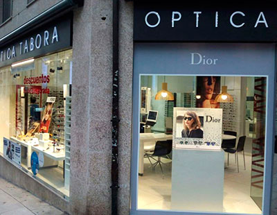 Instalacion mobiliario window display colocacion de producto Instalacion mobiliario window display colocacion de producto