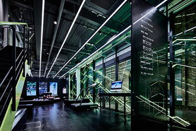 Nuevo Nike+ Run Club con diseno industrial y futurista en Tokyo Nuevo Nike+ Run Club con diseno industrial y futurista en Tokyo