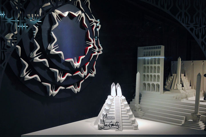 Escaparates Christian Louboutin en Saks Fifth Avenue, Nueva York Escaparates Christian Louboutin en Saks Fifth Avenue, Nueva York