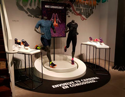 Dise�o de tienda Nike caucho impreso