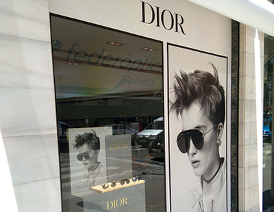 Realización de escaparate para Dior en ópticas nacionales 