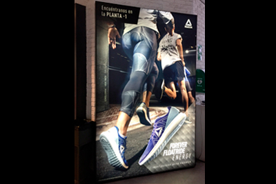Comunicacion visual con caja de luz para Reebok Comunicacion visual con caja de luz para Reebok
