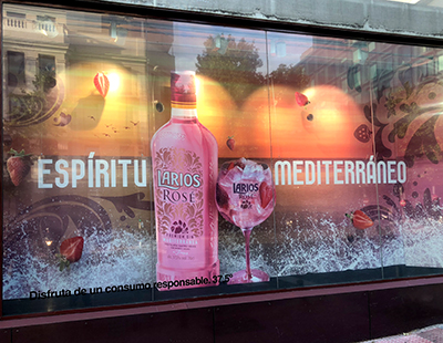 Comunicacion visual con escaparate de calle para Larios Rose Comunicacion visual con escaparate de calle para Larios Rose